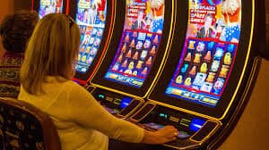 Antarmuka aplikasi mpo1000 menampilkan koleksi permainan slot dan live dealer untuk anggota baru